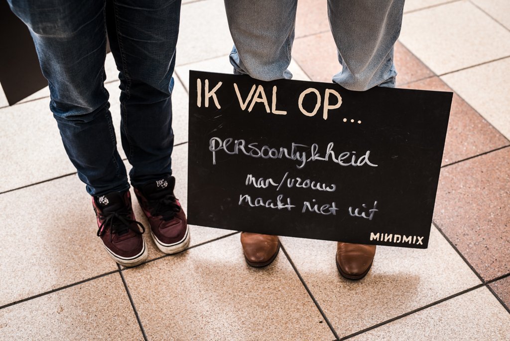 Stap 1: Het Ik val op... bord in elkaar zetten.
Stap 2: Zorgen dat het lege bord vol komt met mooie nieuwe Ik val op... foto's. Sta jij er tussen? Bekijk hier het resultaat: shorturl.at/cgsF1 #comingoutdag2019 #Nijmegen #Hatert #NeerboschOost