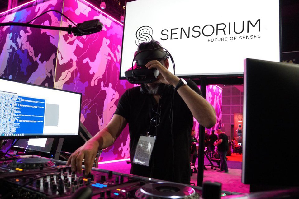 RyanBellGuide's tweet photo. #SensoriumCorporation with #RedpillVR, put the finishing touches on a new entertainment offering that leverages the power #SocialVR with that of traditional  club DJs 

How #Social #VirtualReality Will Ramp Up The #Music Experience https://t.co/BFNs1QOS3t https://t.co/tuf20McjpK