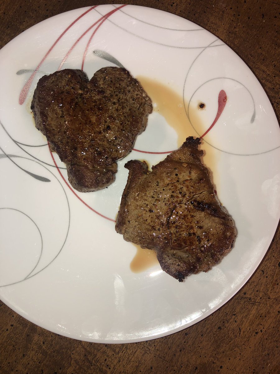 Filet mignon in the shape of a heart :’) & chicken alfredo bake w broccoli 