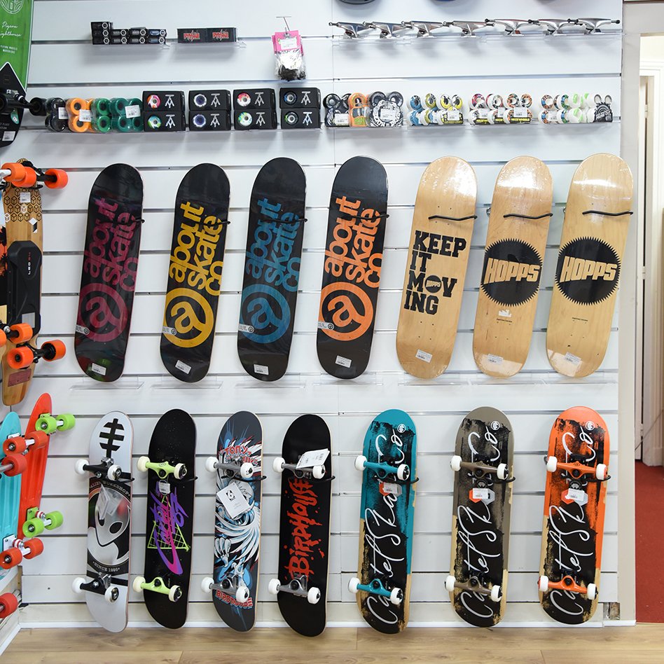 🛹 On a du nouveau au rayon skate de la boutique... passez nous voir ce week-end !
.
.
.
#skate #skateboard #street #aboutskate #hopps #prohibition #hazewheels <a href="/HazeWheels/">Haze Wheels</a>