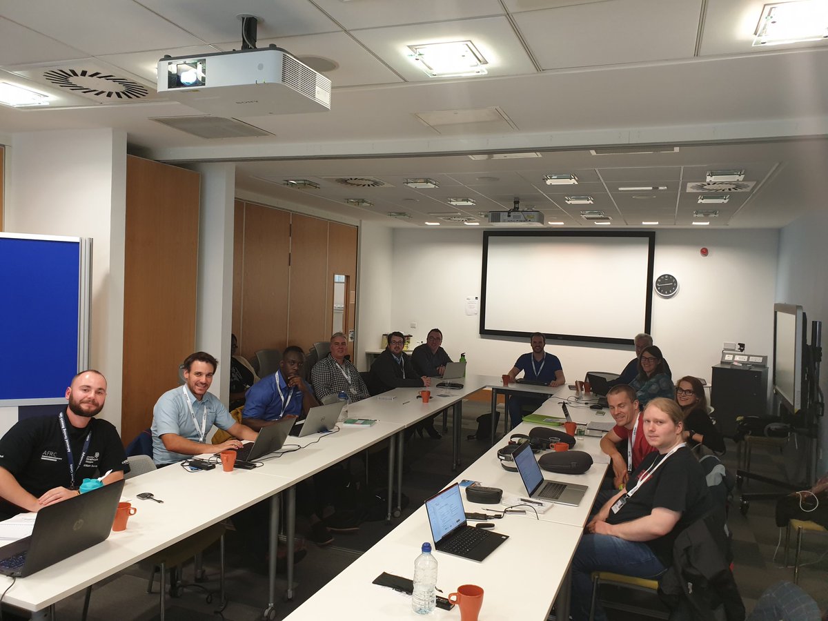 AugmentedWorker's tweet image. End of another successful quarter! Development is fast and furious! Top marks all round from @innovateuk @sharedimmersion @TheAMRC @AFRCStrathclyde @Laing_ORourke #augmentedworker #transformingconstruction #headsuphandsfree