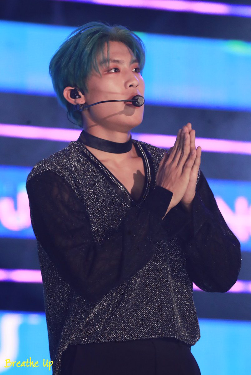 UpBreathe's tweet photo. 191006 SBS Super Concert 

#에이비식스 #AB6IX #박우진 #PARKWOOJIN https://t.co/hDdukLyRCw