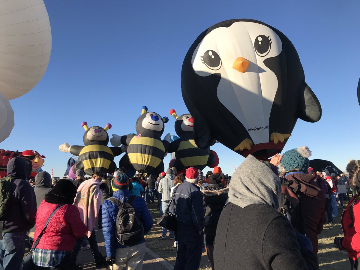 MelanieforNM's tweet photo. Balloon Fiesta this morning! Love this time of year! 🍂🌻❤️#FallinNewMexico #Burque #Albuquerque #NewMexico #NewMexicoTrue https://t.co/JAvDeDVFGw