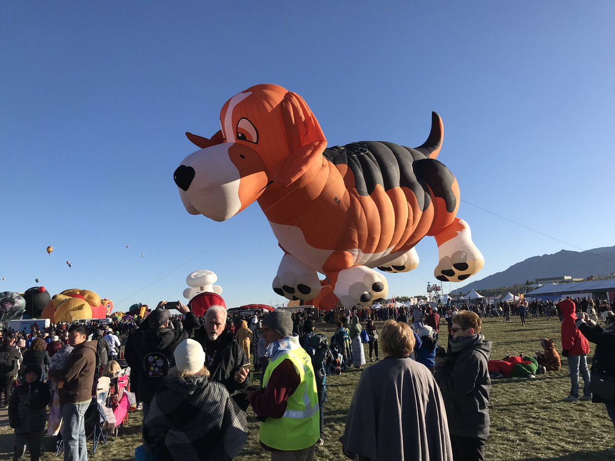 MelanieforNM's tweet photo. Balloon Fiesta this morning! Love this time of year! 🍂🌻❤️#FallinNewMexico #Burque #Albuquerque #NewMexico #NewMexicoTrue https://t.co/JAvDeDVFGw