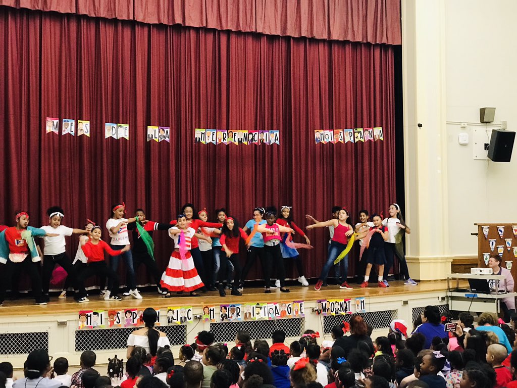 EDanielsENL's tweet photo. Una celebración de la herencia hispana. Muchas gracias, @SeymourRedW. @SCSDENL https://t.co/7hfArg74Y5