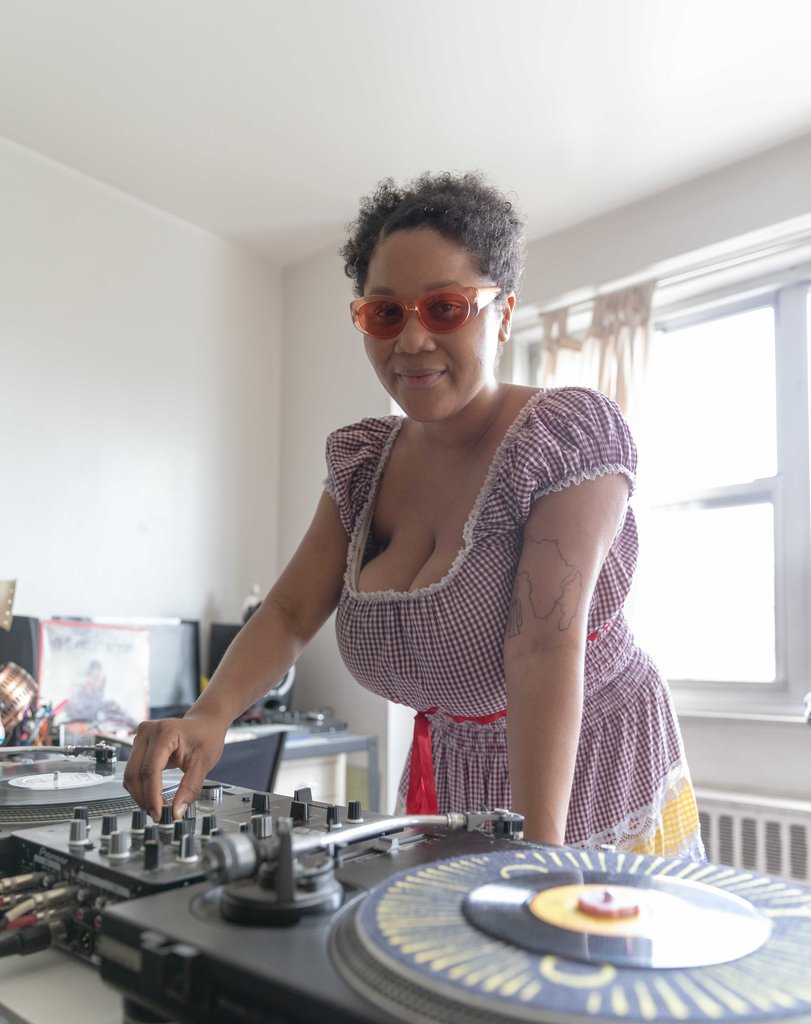 createwithurban's tweet photo. All my life I’ve been exposed to music. And then there’s my father, one of the creators of dub music, Augustus Pablo. Legacies are not everything for everyone, but for me it’s always been like a thing. Isis Swaby
Read more: https://t.co/6q47okog2d
#womendjs #AgustusPablo #nyc https://t.co/v7GH3tHCqD
