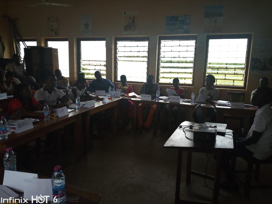 ATBEF forme les jeunes de JVS Tabligbo en Éducation Sexuelle Complète dans la salle de réunion du centre Jourdain Vie Santé
#RightByHer #JoinOurDebate #IDicide
@DOMEFAGENTY3
<a href="/BienetreAtbef/">ATBEF</a> <a href="/Atbef/">Atbef</a> <a href="/Faida_juliette/">Nsensele Faida Julie</a> <a href="/DegboeDodji/">Dodji Degboe</a> <a href="/DjakpaN/">Djakpa Noël</a> <a href="/sonhayem/">Félicité SONHAYE</a> 
<a href="/AHayathe/">AYEVA Hayathe😍</a> <a href="/BarandaoCynthia/">BARANDAO Cynthia</a>