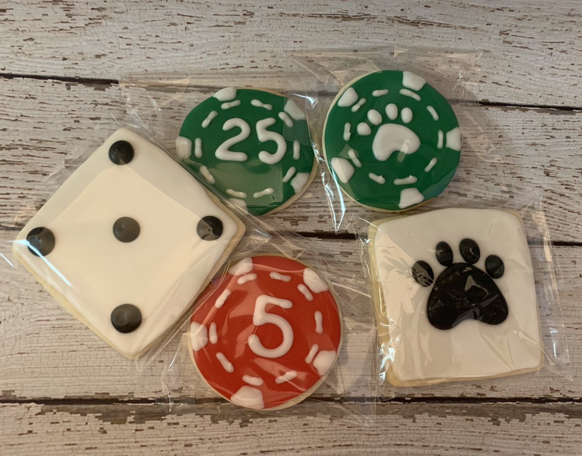 veronicaxxxooo's tweet photo. Humane Society Casino Night Cookies 🎲🐾 https://t.co/UVJbRTYfsZ
