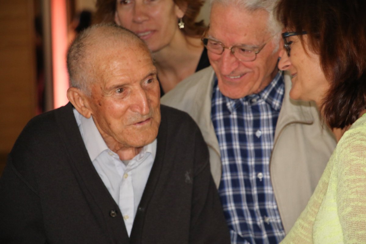 Ampans's tweet photo. Avui hem homenatjat la gent gran d’AMPANS: El Joan, el Josep, la Sole i la Mari han recordat la seva vida i han escrit el seu relat de vida amb l'ajuda de la seva educadora referent i gràcies al mètode #Revisep. Un plaer poder escoltar els records de les seves intenses vides ❤️ https://t.co/Arg9K3R24x