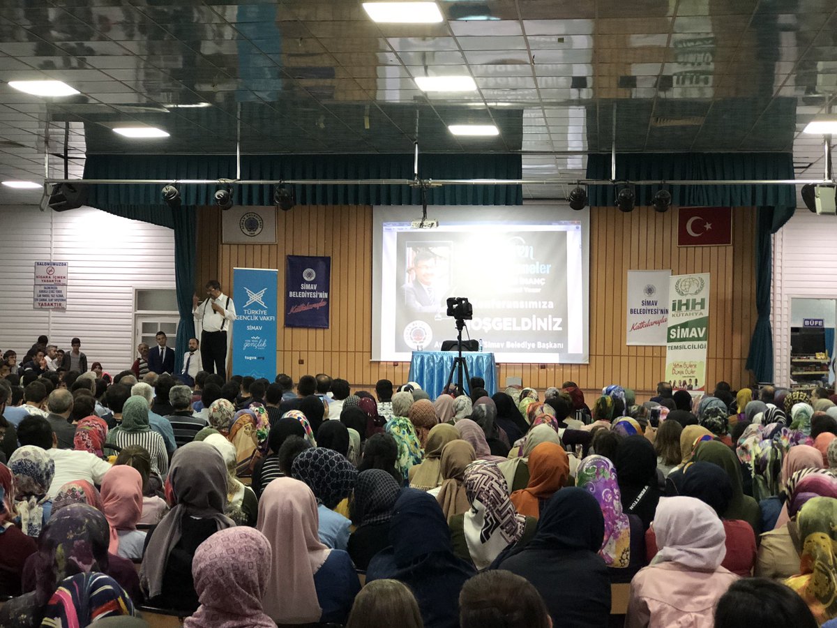 tugvasimav43's tweet photo. "Can Veren Pervaneler" isimli konferansıyla hem ruhumuzu doyuran hem de gönüllerimizde yeni kapılar açan Eğitimci-Yazar Hayati İNANÇ Hocamız Simav ile buluştu. İHH Simav ve TÜGVA Simav Temsilciliklerinin organizeleri, Simav ve Çitgöl Belediyeler’inin katkılarıyla düzenlendi. https://t.co/HKj464RWbb