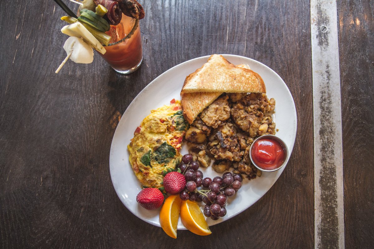 BREAKFAST OF CHAMPIONS for everyone who ran the marathon this morning! Join us for brunch &amp; show off your medal for a mimosa on us!! 🏃‍♂️🙌🍳#ThisIsOurHouse #ChiMarathon #ChicagoMarathon  #SundayFunday #Sunday #BrunchGoals