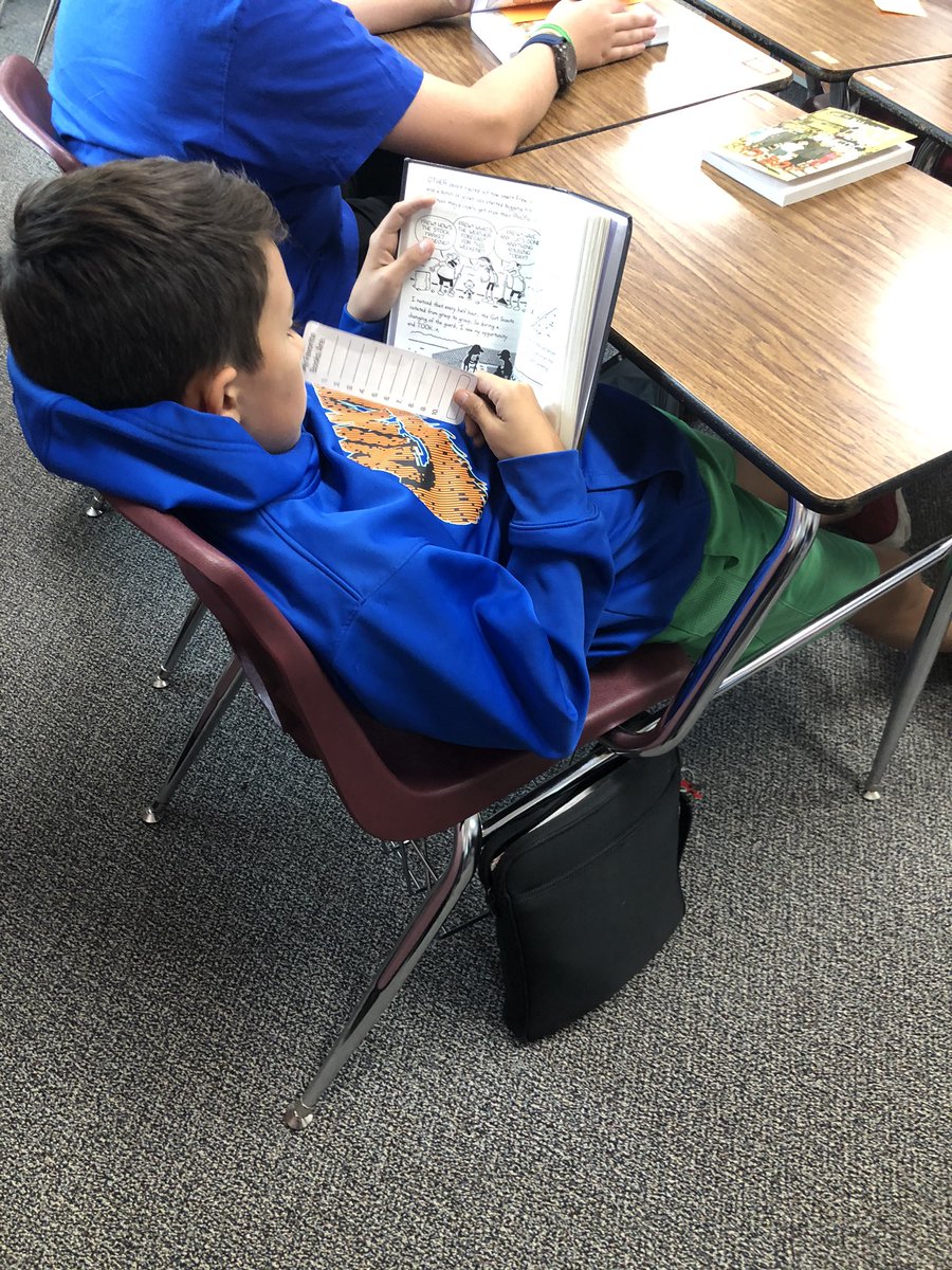 reed_michele's tweet image. When you just can’t put your book down. #readersgonnaread #readingchoice #7thela