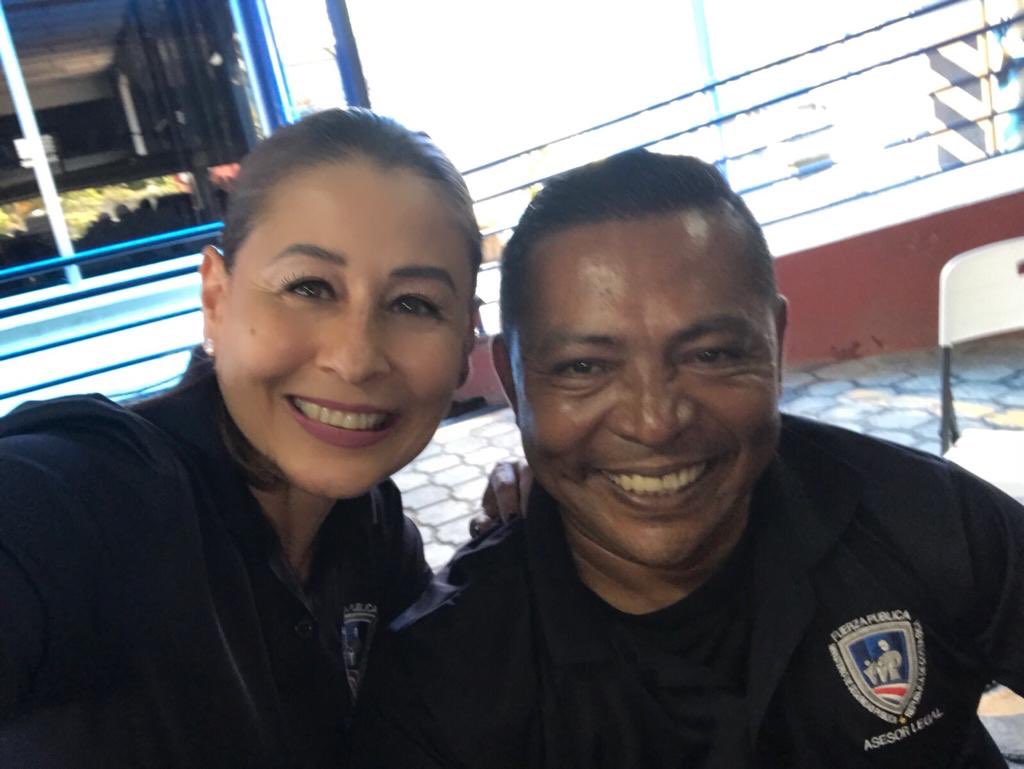 LegalesSan's tweet photo. Liderazgo (izq) y talento (der) juntos. #orgullodeservir
#SomosDALEP
@karivera1 @seguridadcrc https://t.co/4LhAiIGJm2