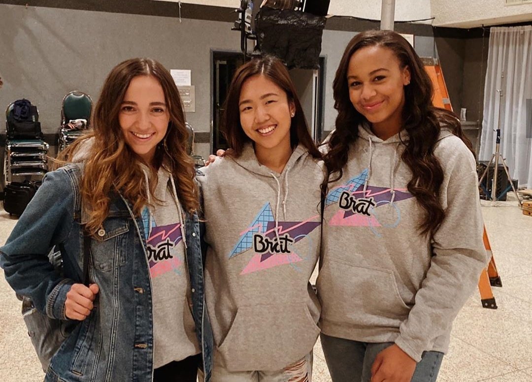 br_kaycee's tweet photo. 📷| Mais fotos da Kaycee com o elenco da série Sunnyside Up https://t.co/ky9XThkKeA