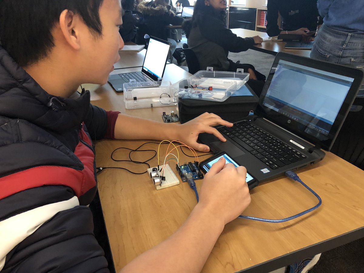 STEMstartups's tweet photo. It’s Friday! It’s the end of the week so I just wanted to take some time to show off some of these projects. Have a great weekend everybody! 🖐😁 https://t.co/ni4Xxp3oID