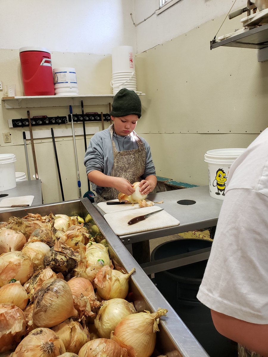 Voluteering at the Gleaners today. These kiddos worked so hard and made such a huge difference 😊 #OES #MakeADifference