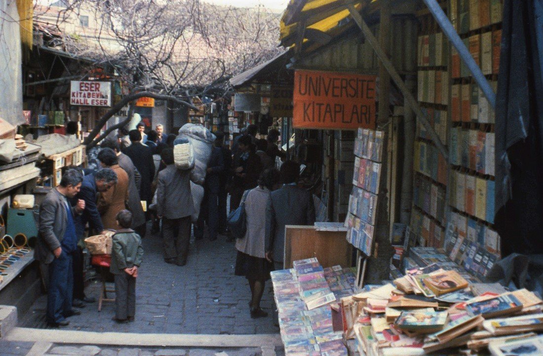 Beyazıt - Sahaflar Çarşısı. (1976)