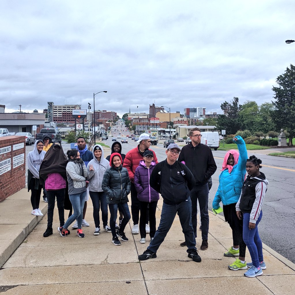 MsAliciaRussELL's tweet photo. Walking to the library on this lovely 40 degree morning. Coldest temps these #elnewcomers have experienced. Just wait my dears ❄️💙❄️ it's only just begun 😃 @CPS_EL @CPS_DouglassHS #ESLTeachers #autumnvibes https://t.co/JTHDAb7ZfO