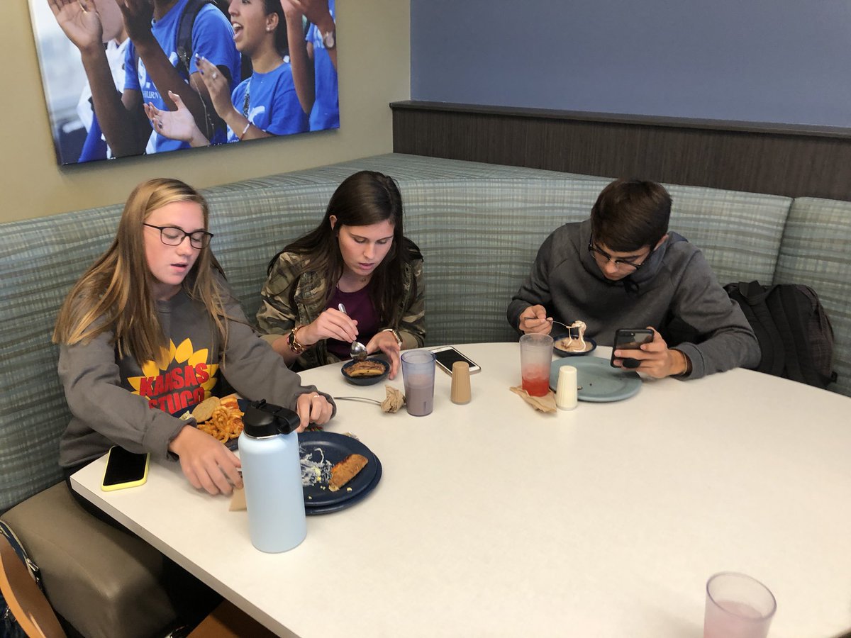 NHTOYMc's tweet image. Best part of the day, for students, lunch. College life. #eatingwithoutlimits #buffetstyle @SeamanSchools