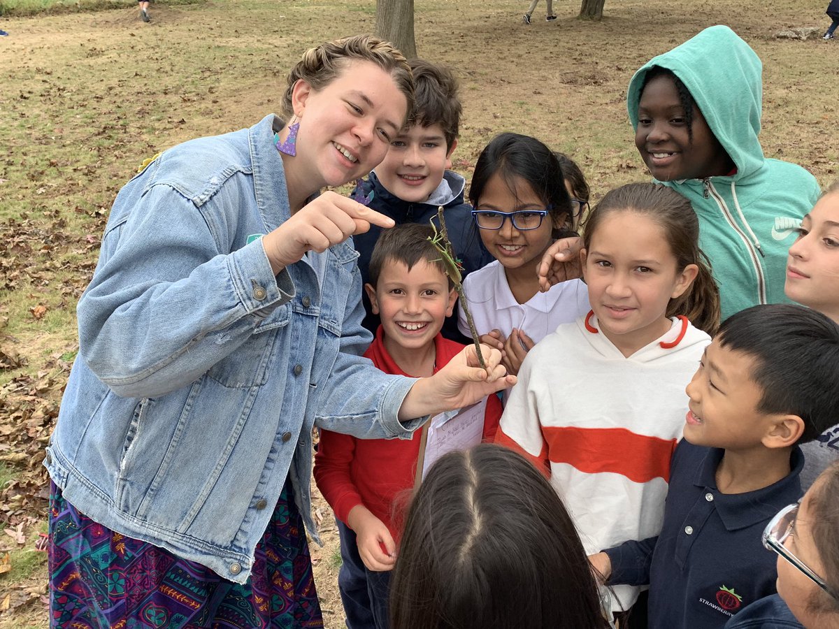 Learning about CT’s state insect during recess today! Photo cred goes to @MrParkTeach #hellomrmantis! #spslearns