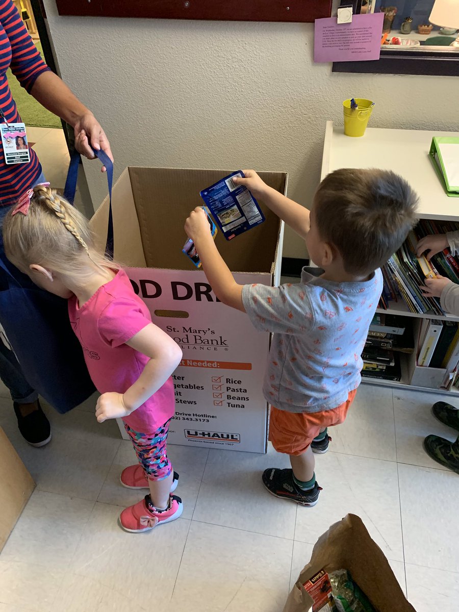 RidgeLions's tweet photo. MRHS annual St. Mary’s Food Bank Food drive. @TheMRHS @MRHSstugo @CommunityDv #StMarysFoodBank #HelpingHand #Kindness #LittleLions https://t.co/tynhyofVvn