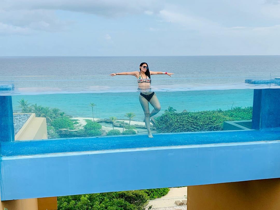 Julia18591018's tweet photo. Que mejor que la playa para disfrutar 🏝👙🍹🥂🚣‍♀️🌴🌷🏞😎@gissellesampayo https://t.co/ldm0eFudwE