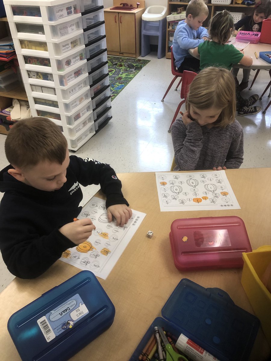 Ms_Sciamanna's tweet photo. Playing Pumpkin Roll and Color for #FunMathFriday this afternoon 🎃🎲 https://t.co/IVUXwzr7bs