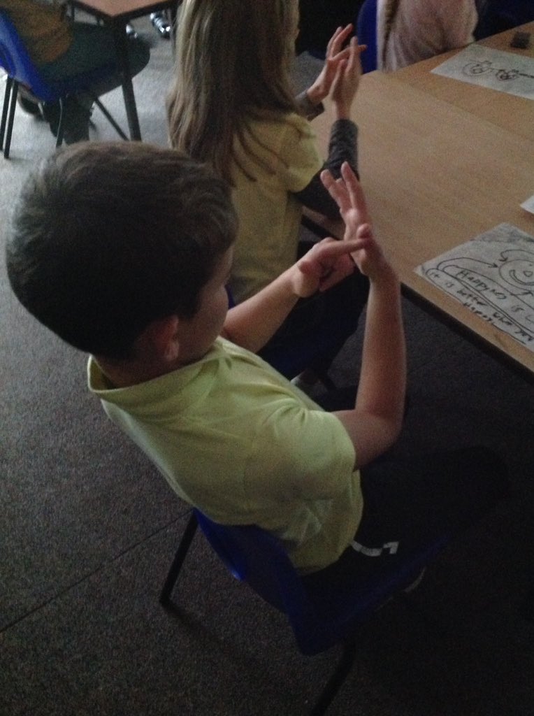miss_oxborough's tweet photo. 4O have discussed things that they have done this week that are good for their wellbeing. We also set ourselves three targets for the weekend. Mine are: going for a walk in the park, reading a good book and singing in the shower. ππ€¦πΌββοΈ what are yours?#BBCTeachLesson @BramleyJunior https://t.co/tJBzIoUrWb