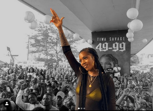 TopMobileSoln's tweet photo. Video: City FM’s OAPs Mock Tiwa Savage https://t.co/0z5GKJ1xFg https://t.co/mxscBgLoAS