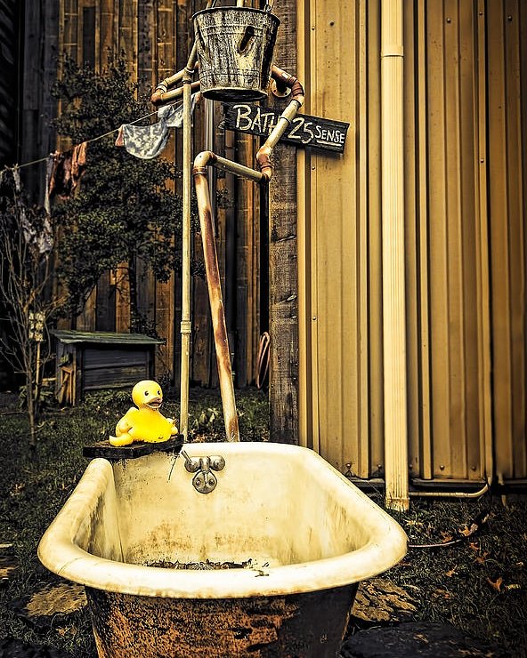 Bathtub 📷📸📷📸
by Bets Wilson 
😃
😃
😃
#photo #photoart #photograher #photopraphy #rubberduck #ducksofart #print #portrait #bathtub #bathart #tub #perspective #friday #fridays #fridayart #artsy #art #artist #artlove #camera #lense #arts #metalart #acrylicart #rustic #rusticart