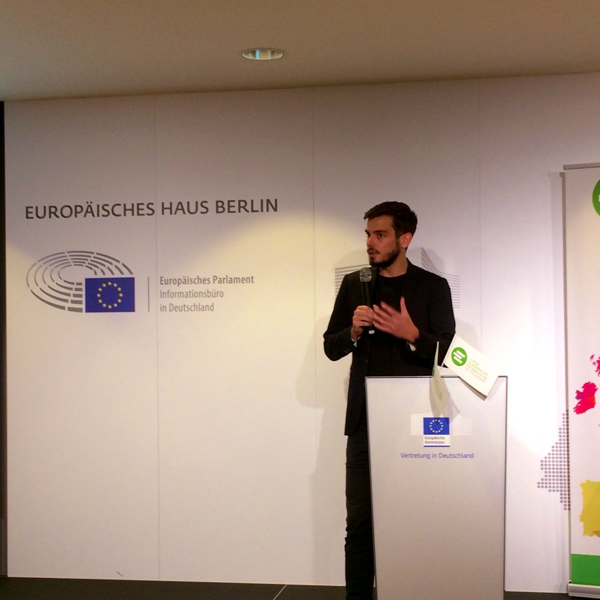 JEF_de's tweet photo. „Wir streiten für einen europäischen Bundesstaat und lassen uns dabei nicht aus der Ruhe bringen!“ @mltstb #JEFBuKo19 🇪🇺🇪🇺 https://t.co/njxUmY4QLs