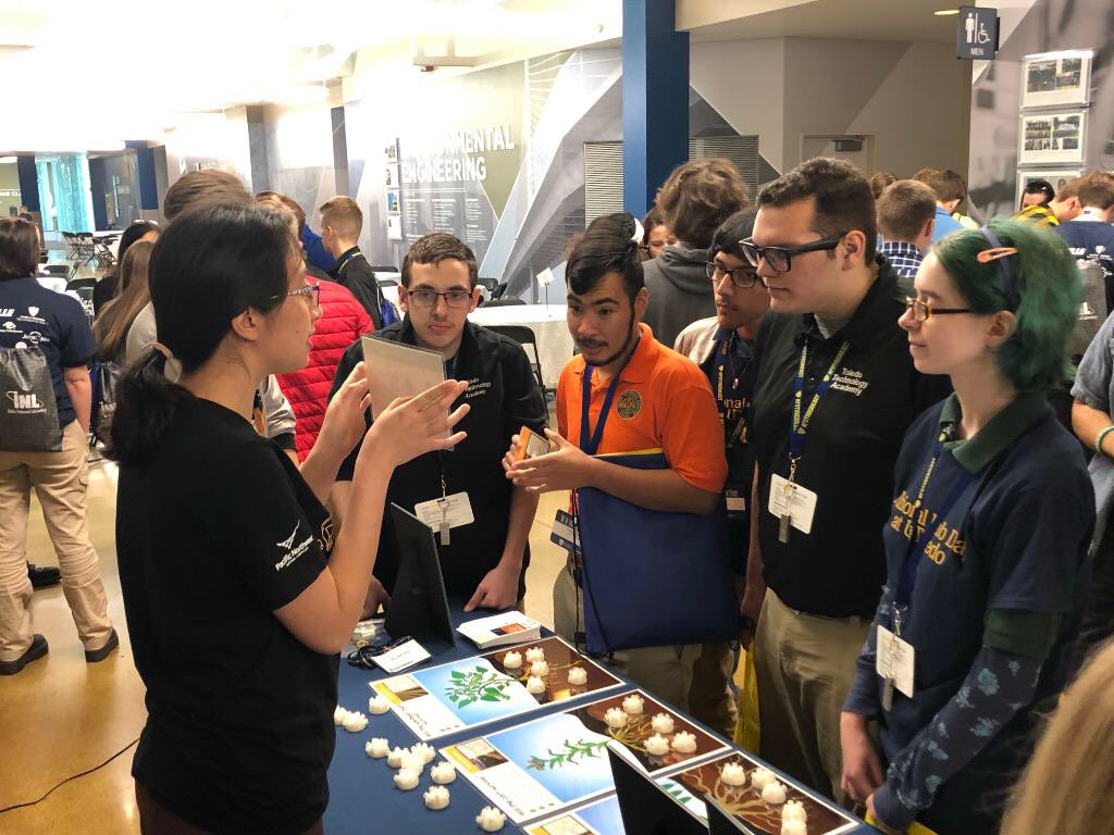 kmkniep's tweet photo. So exciting to see @PNNLab #STEM Ambassadors engaging with students at #NatLabDay! Students are learning about plant microbiomes and ants & fungal gardens! 🌱🐜 https://t.co/BPbf23Vtnz