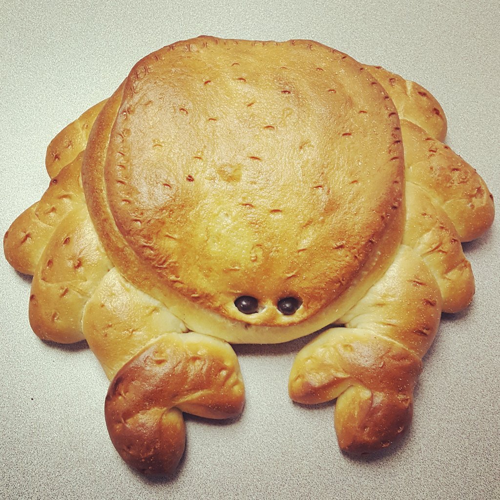 ConshyBakery's tweet photo. Feeling a little crabby! ๐๐ฆ
#beforeandafter #custombread https://t.co/ODX1MlfWJU