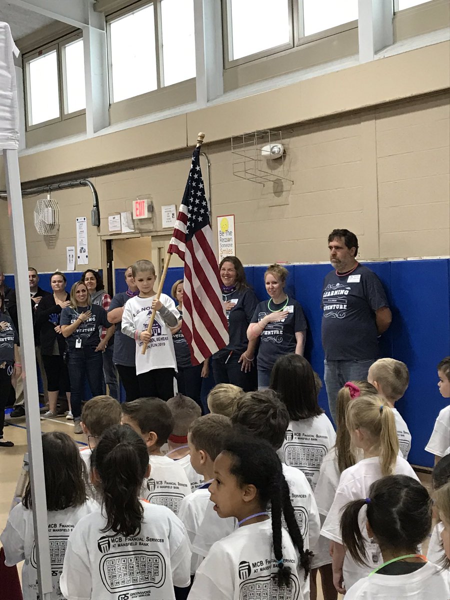 Sedellsminions's tweet photo. So much fun at our LGN FUN RUN today!!
#littleschoolbigheart
#runningminions https://t.co/oUIhBNKDQe