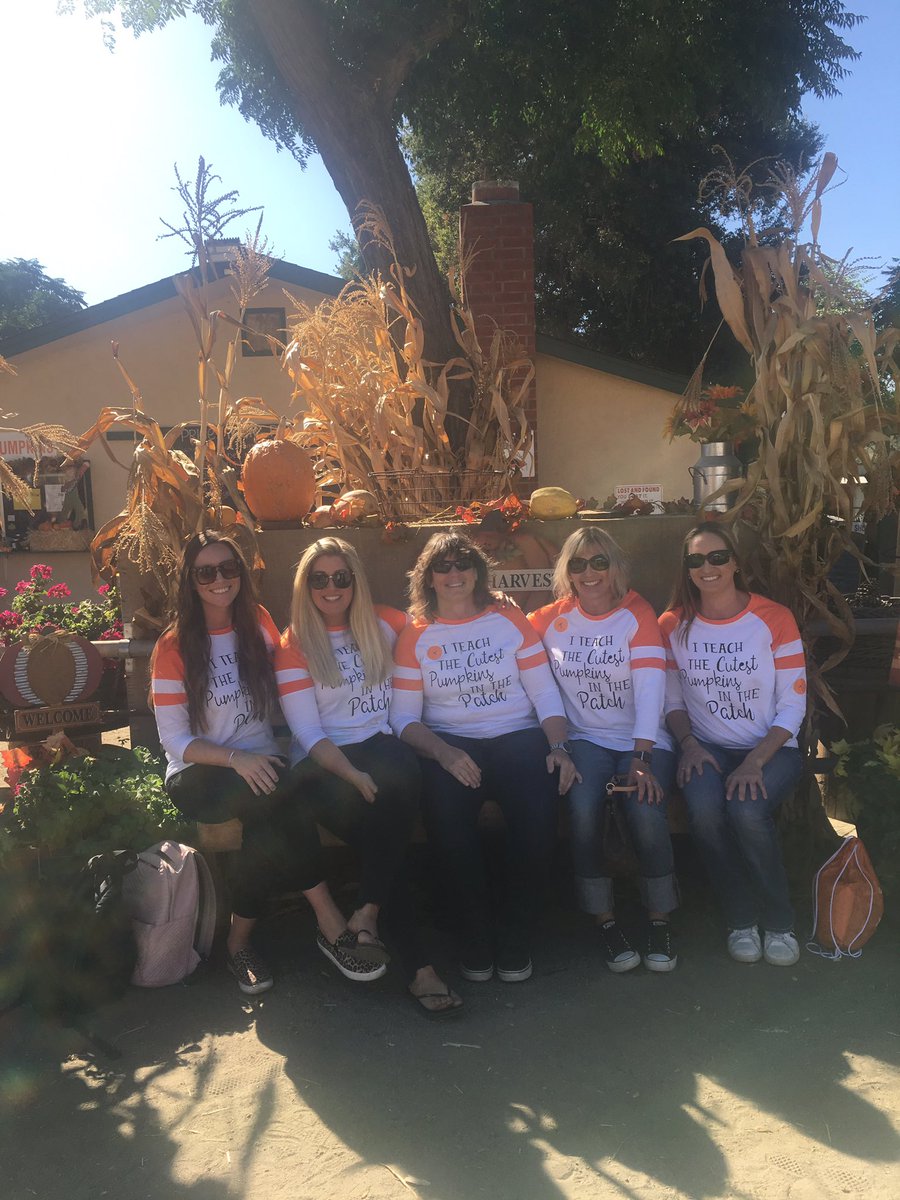 Omas Pumpkin Patch field trip! Love my 2nd grade team! #santeesd <a href="/SSDCOaks/">Red Hawks</a>