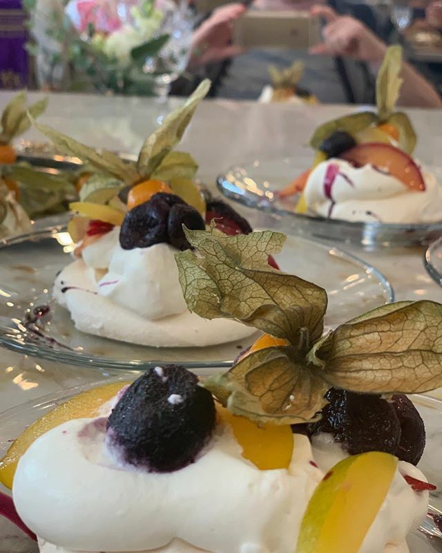 Great day of classes at The Seasoned Farmhouse yesterday celebrating the start of Fall! Here is our autumn pavlova with roasted grapes, two kinds of plums and a gooseberry garnish. #fallcooking ift.tt/2B2yCub