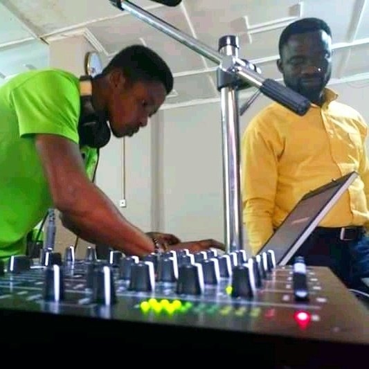 Bhra_Emma_'s tweet photo. BIG shoutout to @figo_anane.

I really realy appreciate😘😘

you gave me all the support i needed in the #spinking competition. i was listening to the recordings and i said to mysef😊 *you are a brother from another mother*

lots of love @figo_anane  and #ylovers
@y1025fm https://t.co/FU19csjlCY