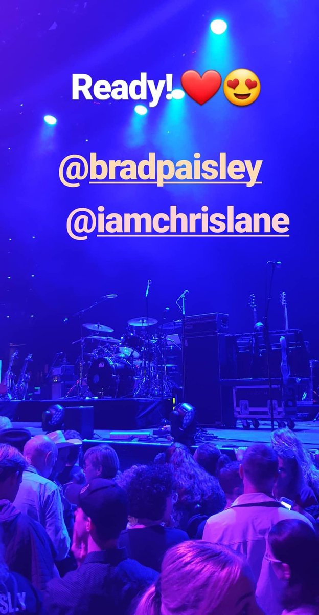 Marleeeenn's tweet photo. @BradPaisley @iamchrislane #thenetherlands https://t.co/6BnM1sjUM1