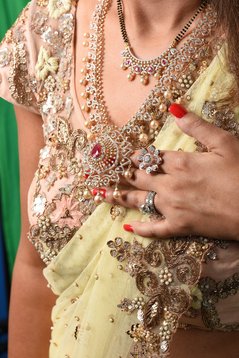 It's time to get your #KarvaChauth ensemble ready. Fasting or feasting, here are the top #jewelry picks for you to deck up for the auspicious celebrations, curated with trending designer outfits by <a href="/TheMallAtOakTre/">The Mall at Oak Tree</a> : bit.ly/35udfzR
