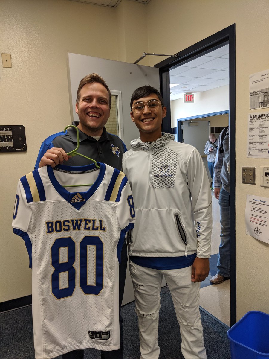Man, the feelings! It is an honor to get @Joelhill2_ jersey. Great student, great player, all around AMAZING young man. Let's go get a win tonight! @boswellhs @patty_hill3 @BOS_Math #navigatetosuccess #Bestyearyet #EMSproud