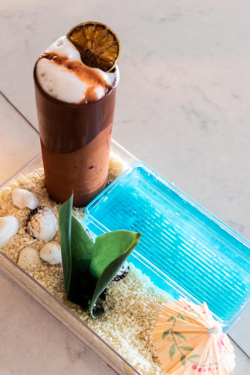 💦CARIBE SLIM💦
Ron Brugal Extraviejo al estilo de Singapur 
Zumo de lima 
Zumo de piña 
Angostura 
Tónica Schweppes 
🌴 En breves podrás disfrutar de la nueva carta de cócteles de @habaneracolon , este es uno de ellos, te atreves a que sigamos sorprendiéndote?? 🌴 #cócteles