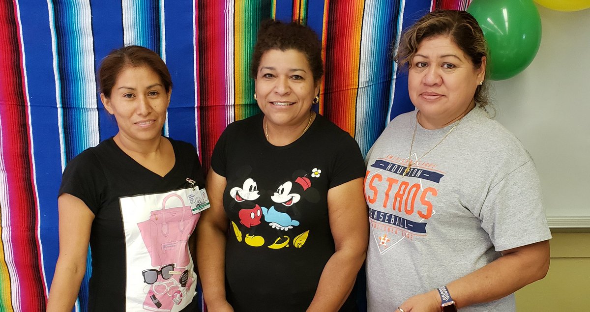 mtgarcia2010's tweet photo. Our @MemorialElm teachers are enjoying a delicious lunch for #HispanicHeritageMonth 
Thank you Ms. Quintana, Ibarra &amp; Jasso for cooking this delicious meal and Ms. Broussard for dessert 
@TeamHISD @HISDFACE Thank you @quel_joel for organizing it! https://t.co/4oToBaztwu