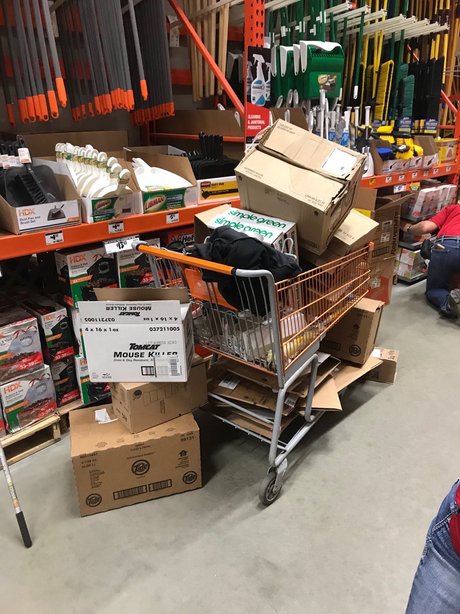 ShannonBauerTHD's tweet photo. Everyone is on board with our #packdownblitz! Cleaning aisle purged by associates and MET!!! @HomeDepotCadill @WoodstockJordan @197HD @jdixontc @lisa_looker @RachelleDodde https://t.co/154JzYVY93