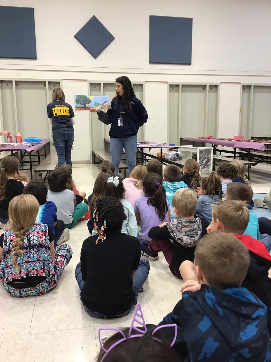 HHSVikingAP's tweet photo. First grade read aloud with fall activities based around the story. @Veightso @dmarie823 #vikingpridep3 https://t.co/uqxzwDZGmK