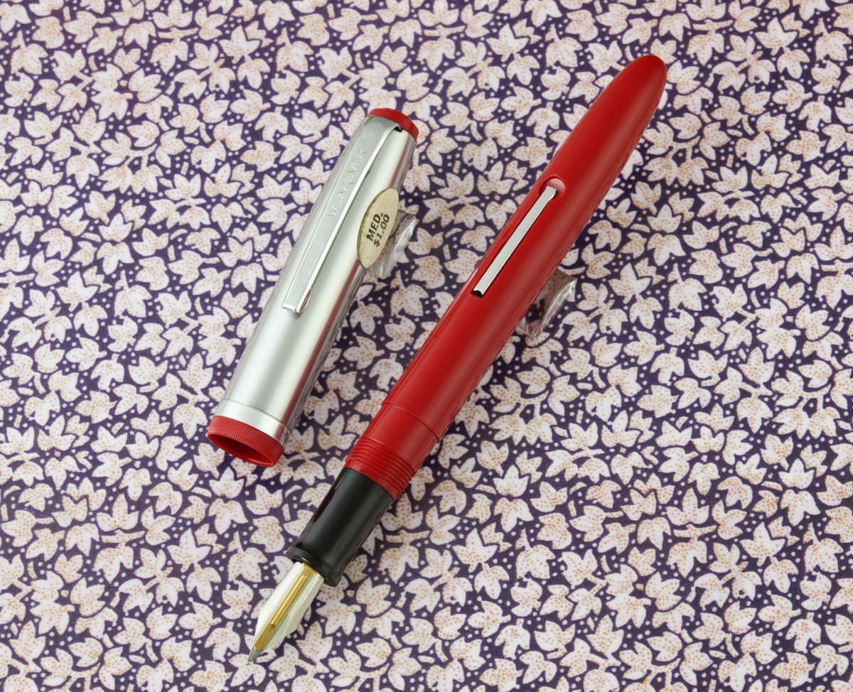 PenHero's tweet photo. A second version Wearever Pennant fountain pen in red c. 1954-1960
#pencollecting #fountainpen #wearever #pennant #davidkahn #lucite #forticel #penhero https://t.co/VKInISYtVF