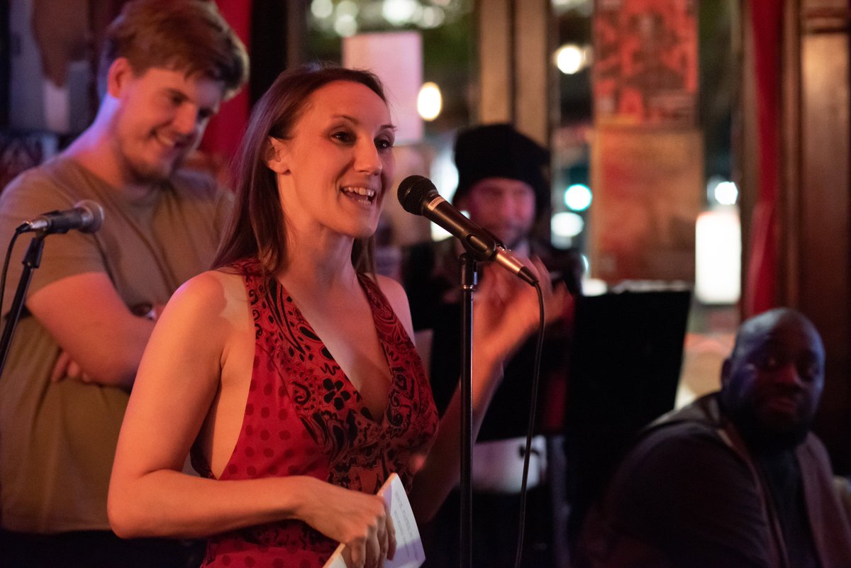 bravedaveyboy's tweet image. More fab gothic captures from the @VampireEdred launch party at @ORLTheatre. Pix by #AnneKoerber. ♥️👏♥️