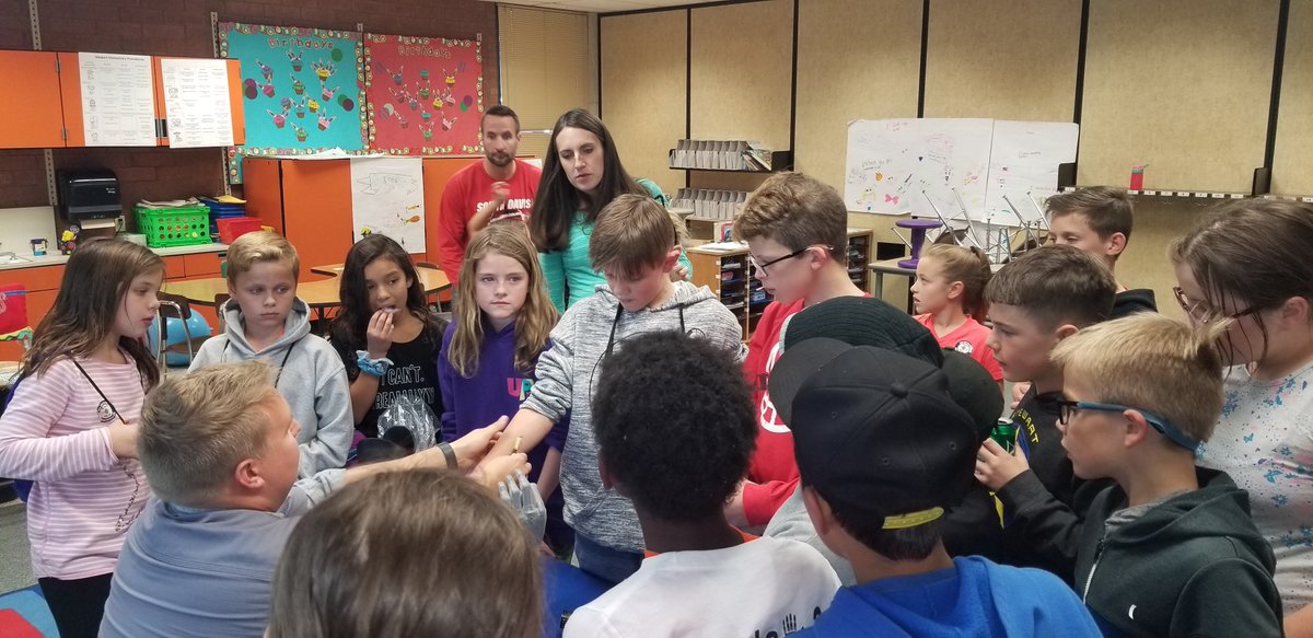myHandspring's tweet photo. Our Team from Salt Lake City office participated in a STEAM (science technology engineering arts math) night at Stewart Elementary School in Centerville, UT. Hundreds of children participated to learned about how we can use the electricity in our bodies to move prosthetic limbs. https://t.co/XwXeXbvDKK