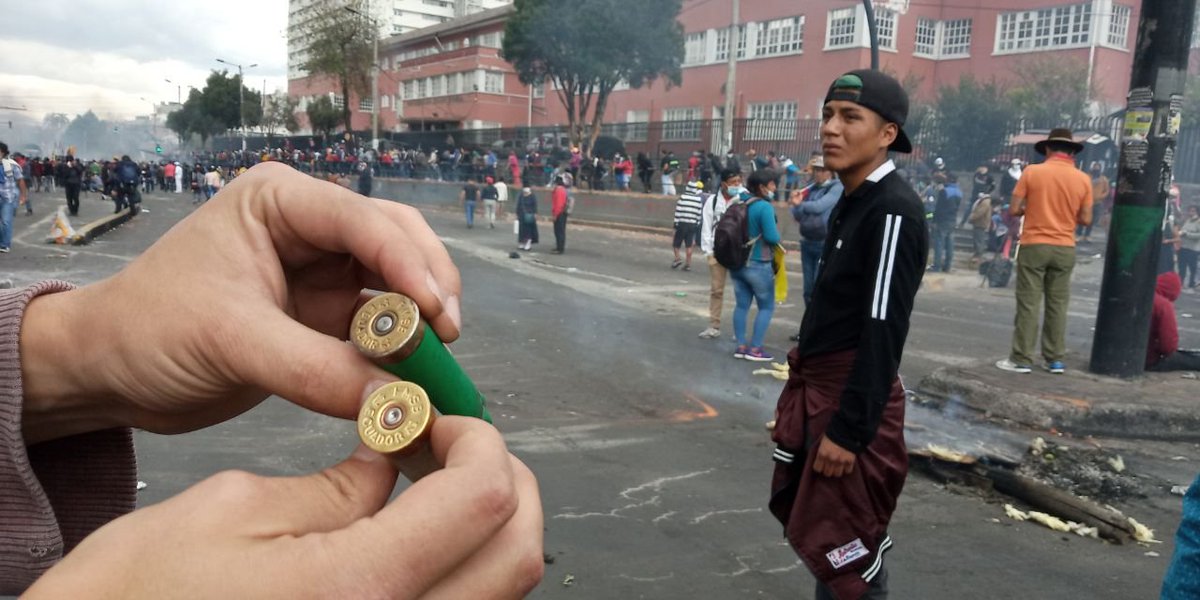 CONAIE_Ecuador's tweet photo. #ATENCION 

Con esto el Gobierno responde al pueblo ecuatoriano que se moviliza por sus derechos, violencia desmedida @mariapaularomo 

@ONUecuador @ONU_es @CIDH 

#RomoCriminal 
#JarrinCriminal https://t.co/08uMmQ08Gj