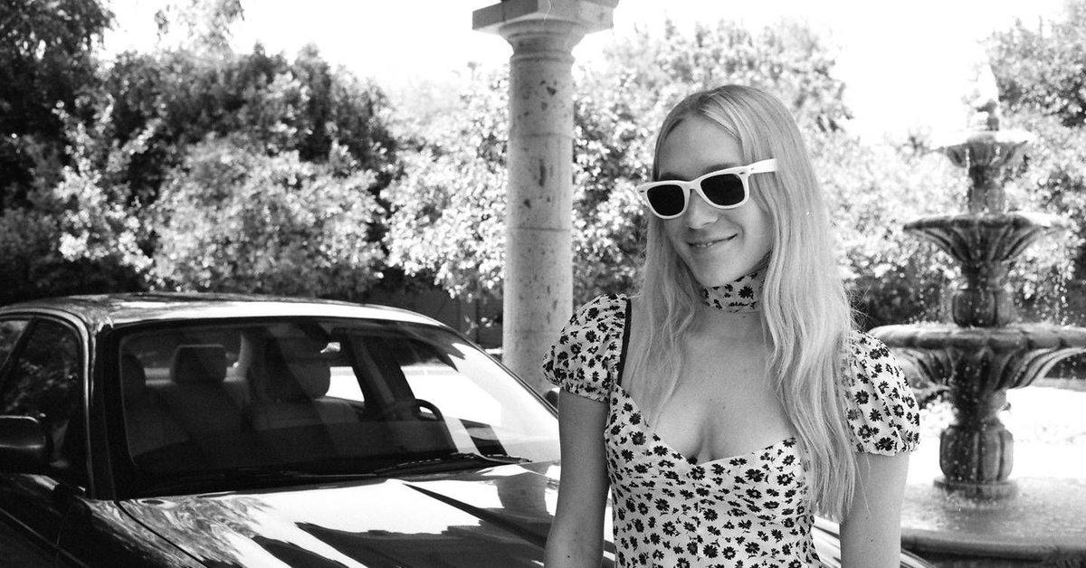 Chloe Sevigny tells us why she'll never leave New York and how she can't live without a decent pair of slippers. cntraveller.com/article/chloe-…