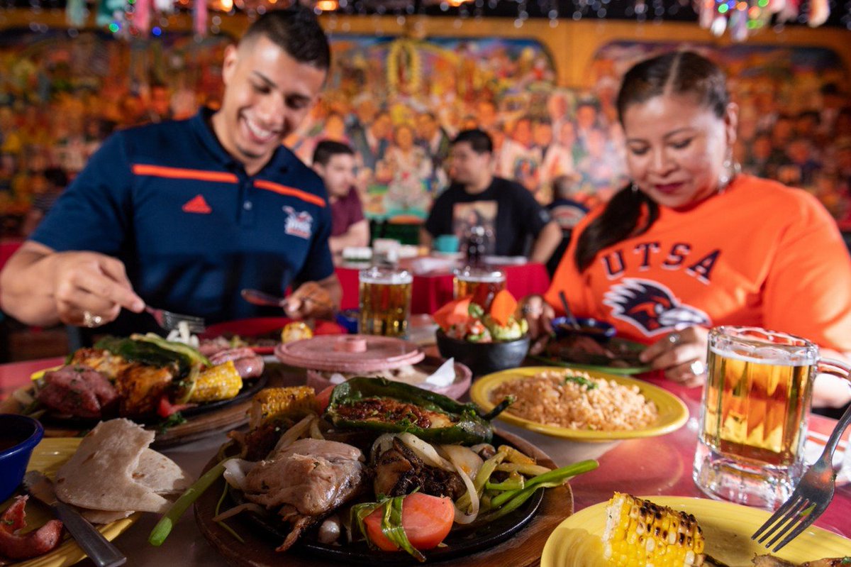 🏈Join us pregame for UTSA Game day! 🏈
Tailgate specials: 
Parrillada for 2 + 2 complimentary draft beer mugs of your choice 
Parrillada for 4 + 4 complimentary draft beer mugs of your choice 
Valid until 4:00 pm on UTSA football game days